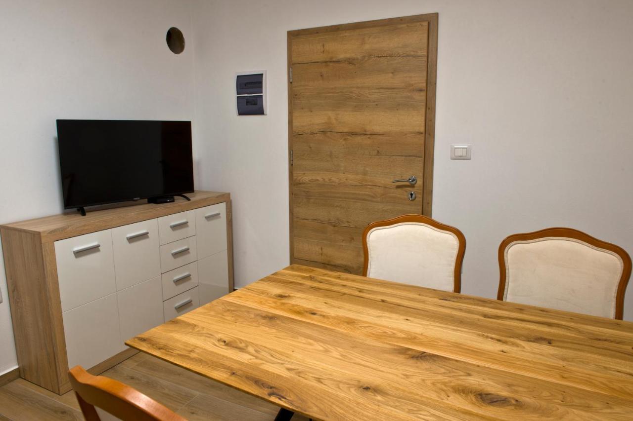 Crnice Apartmaji Tanto Malovse מראה חיצוני תמונה