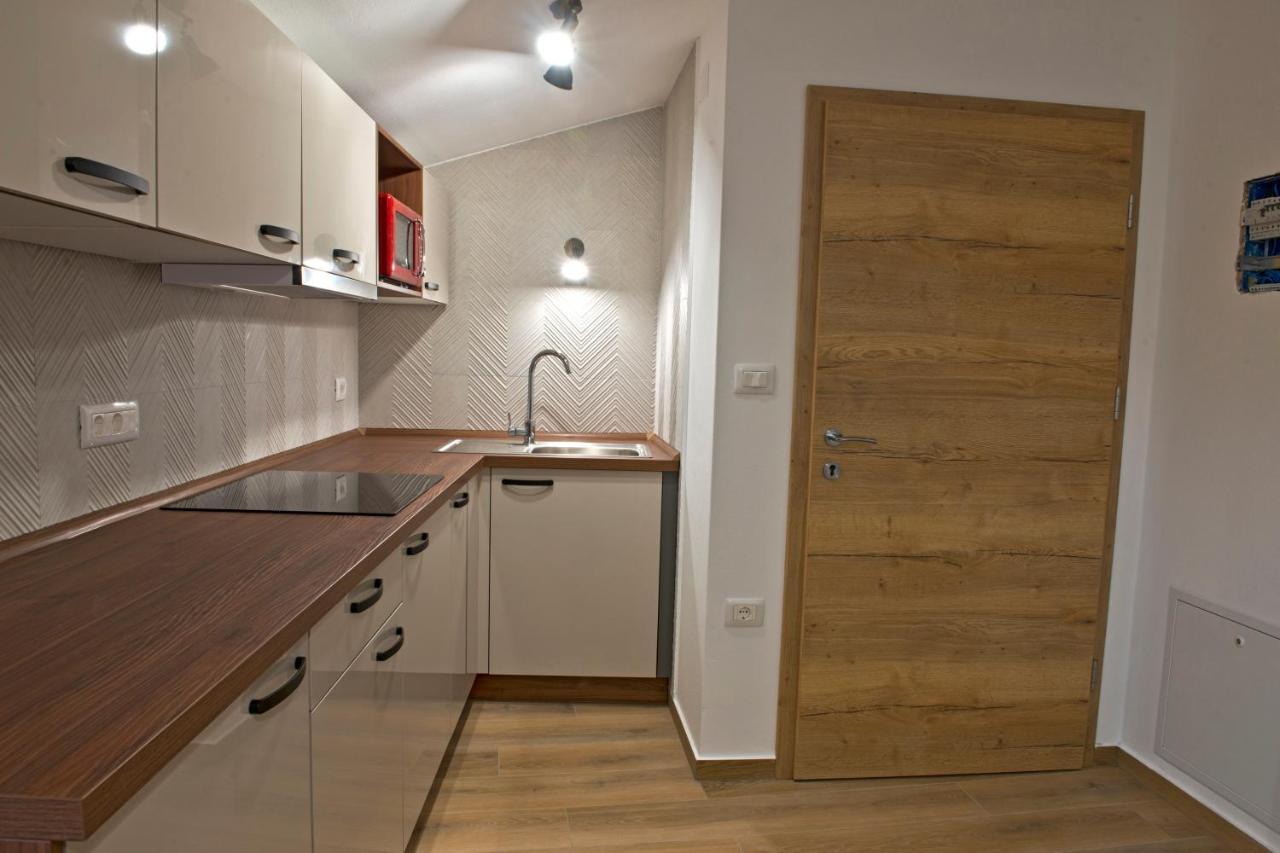 Crnice Apartmaji Tanto Malovse מראה חיצוני תמונה