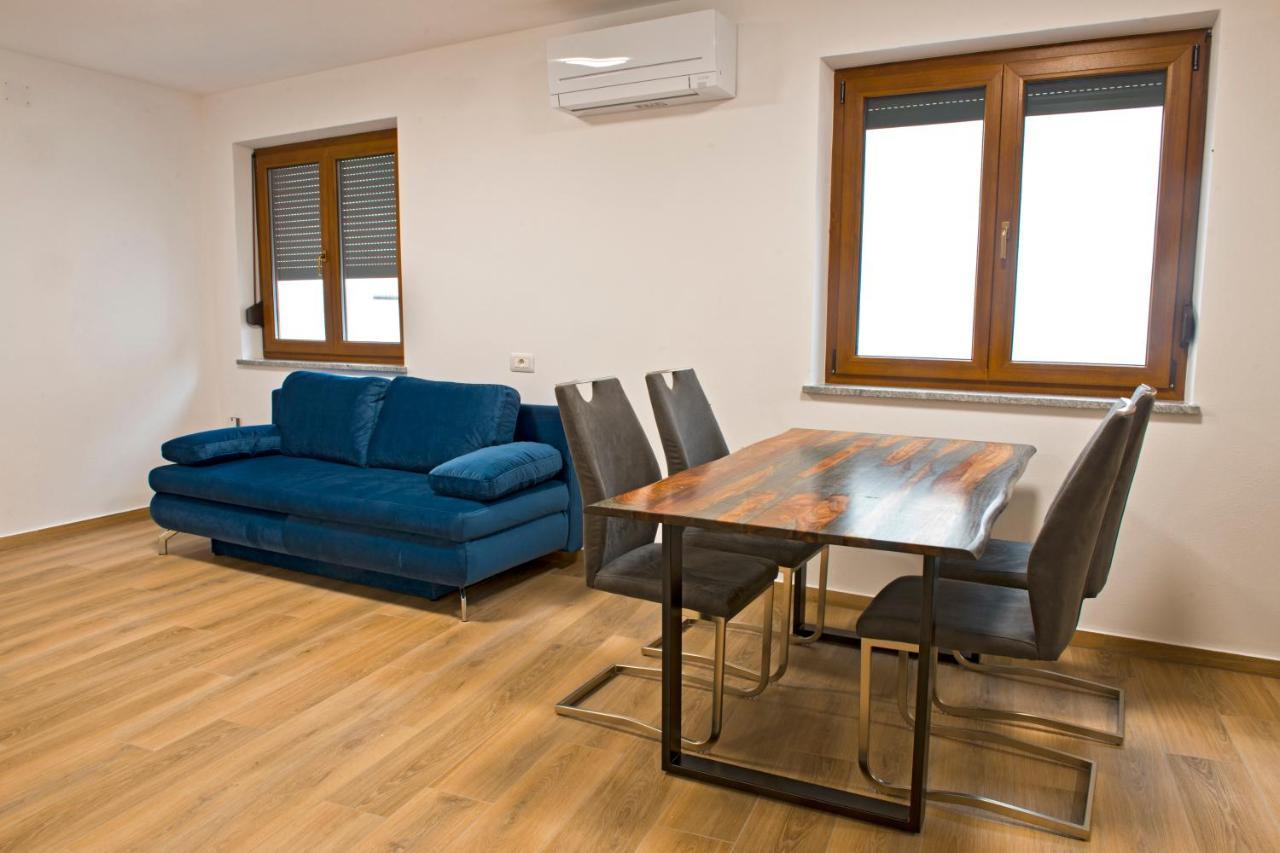 Crnice Apartmaji Tanto Malovse מראה חיצוני תמונה