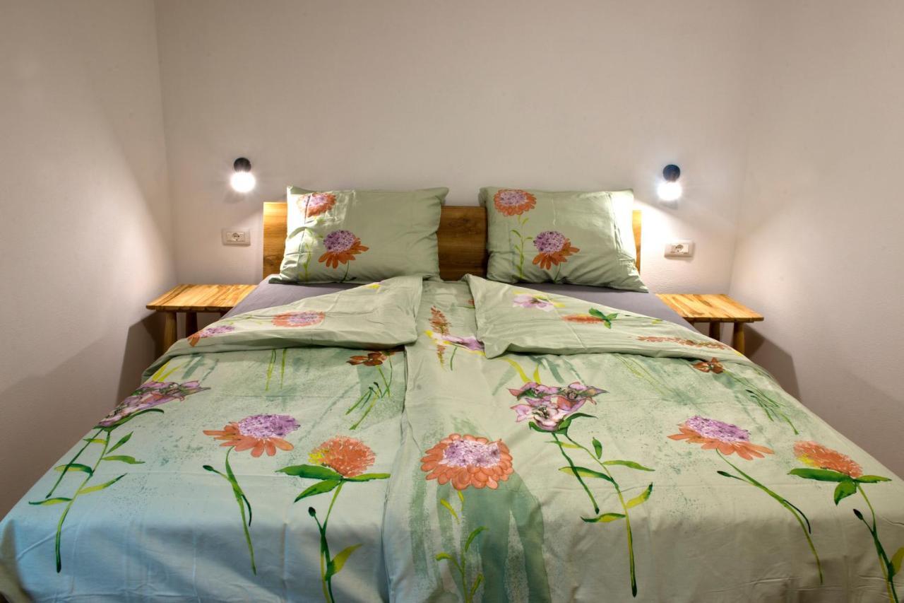 Crnice Apartmaji Tanto Malovse מראה חיצוני תמונה