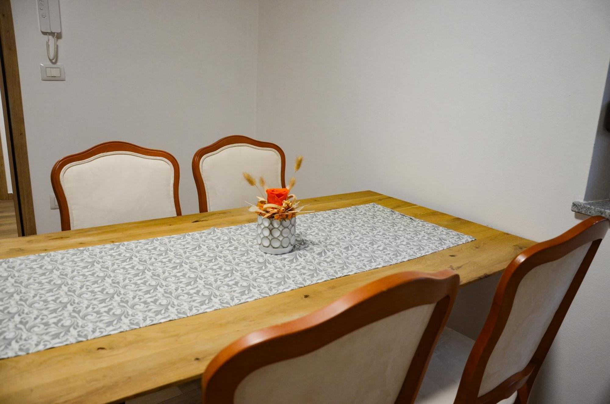 Crnice Apartmaji Tanto Malovse מראה חיצוני תמונה