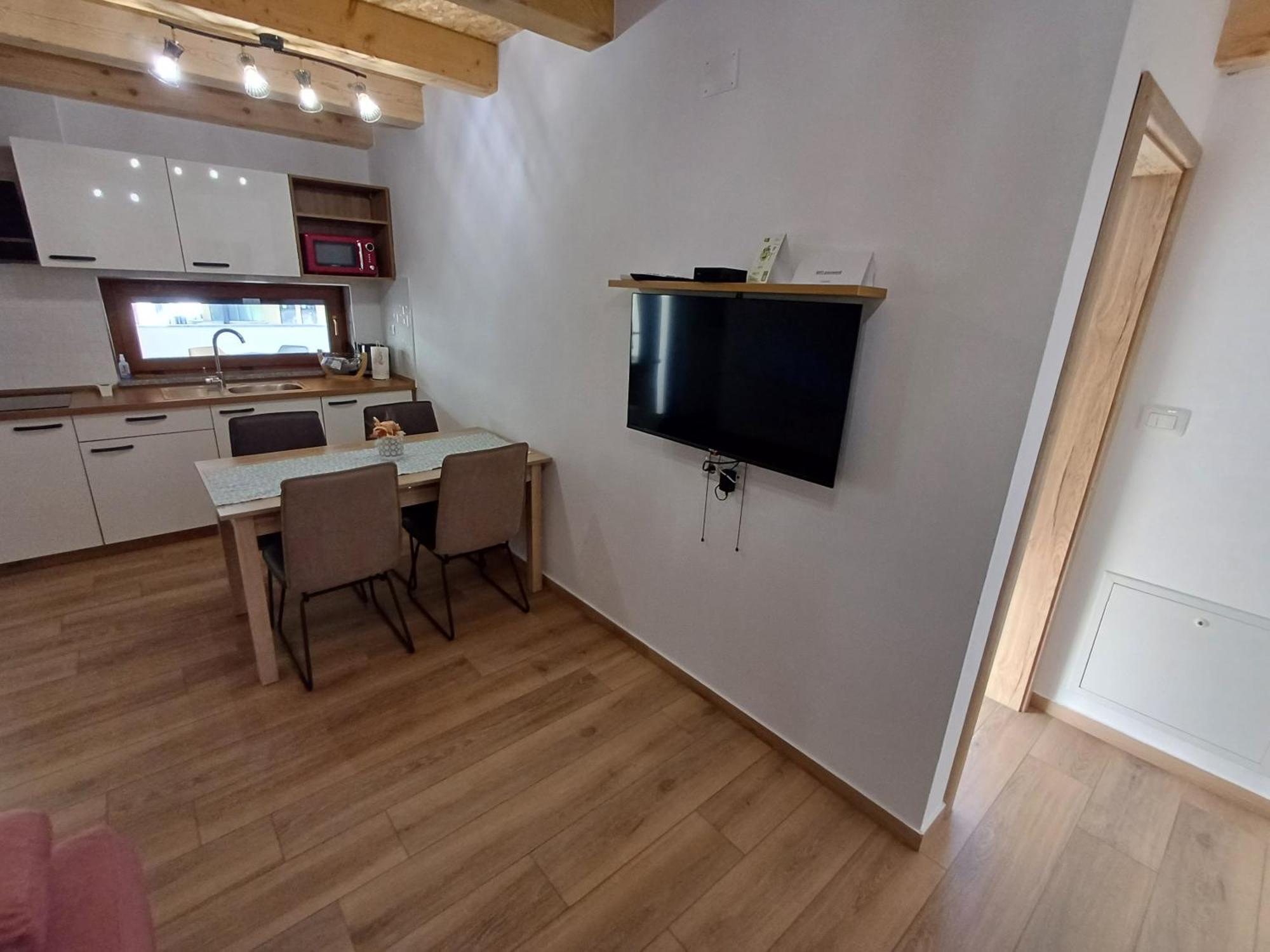 Crnice Apartmaji Tanto Malovse מראה חיצוני תמונה