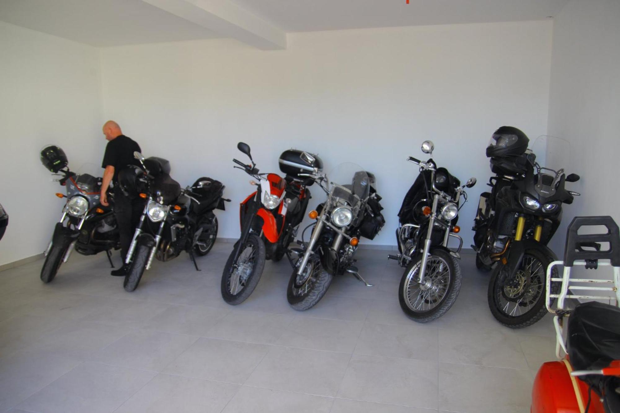 Crnice Apartmaji Tanto Malovse מראה חיצוני תמונה