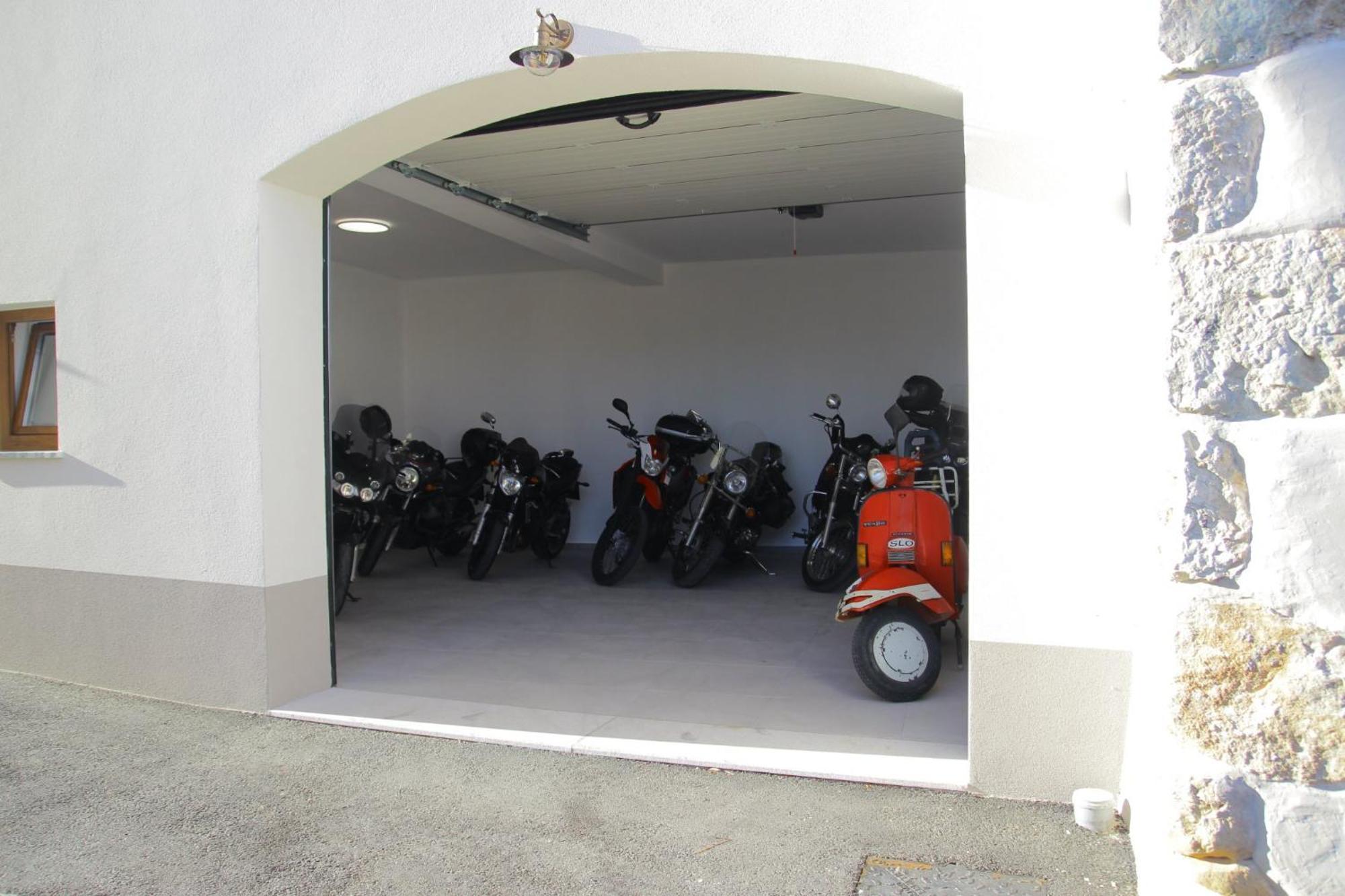 Crnice Apartmaji Tanto Malovse מראה חיצוני תמונה